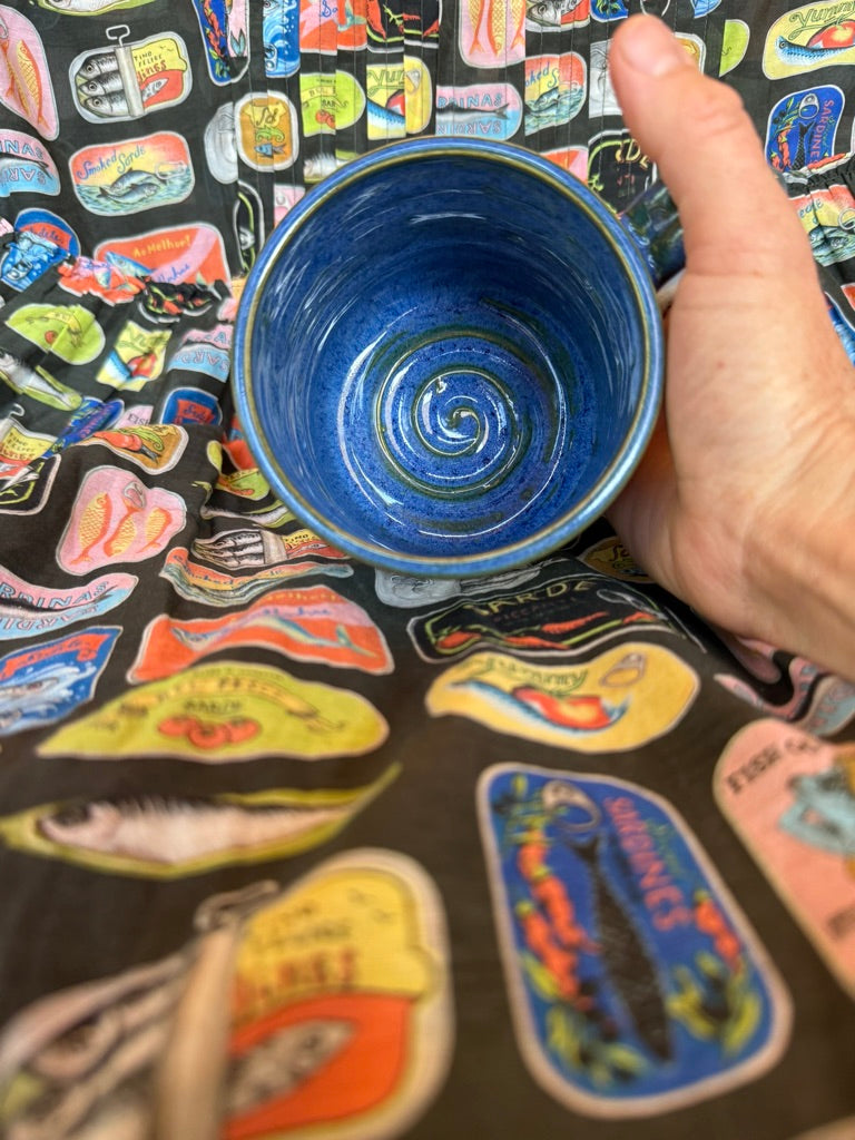18oz sweater mug: waves on the shore
