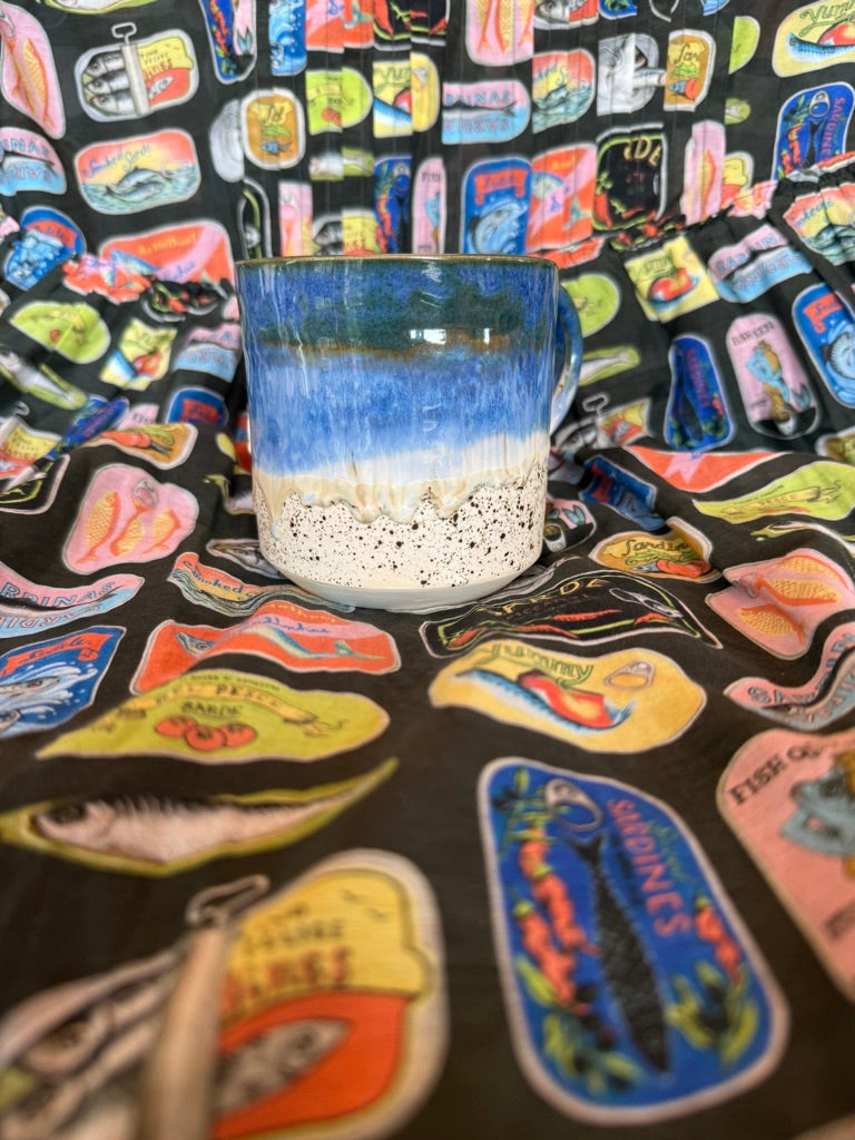 14oz sweater mug: waves on the shore