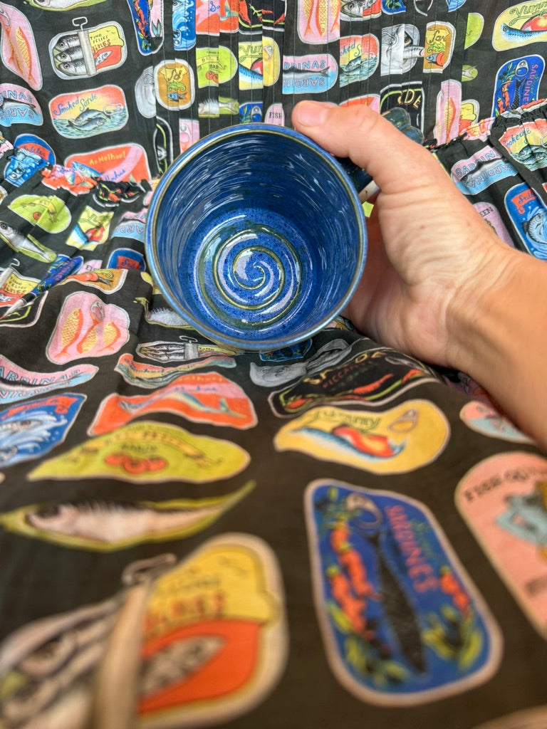 14oz sweater mug: waves on the shore