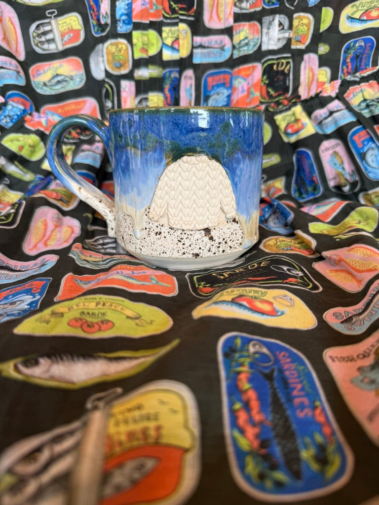 18oz sweater mug: waves on the shore