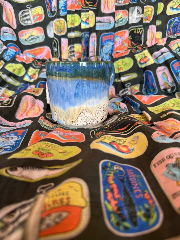 10oz sweater mug: waves on the shore