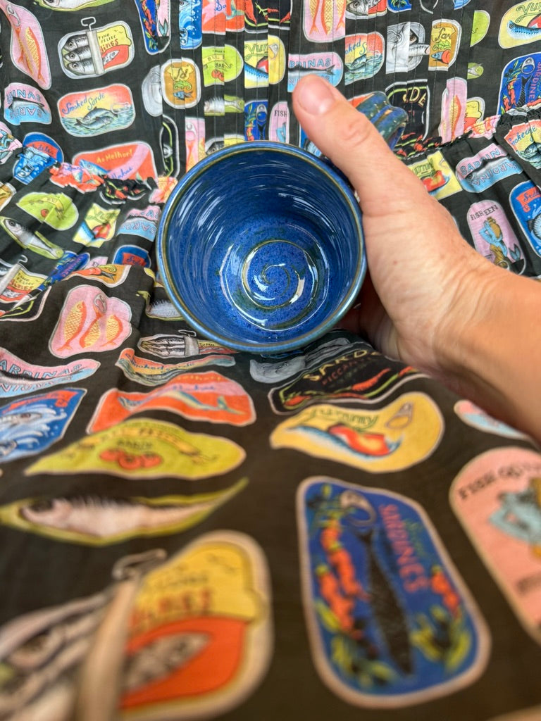 10oz sweater mug: waves on the shore