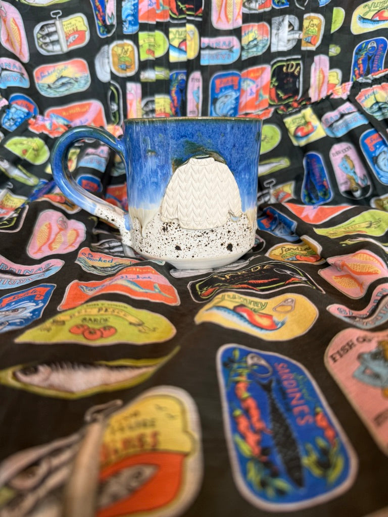 14oz sweater mug: waves on the shore